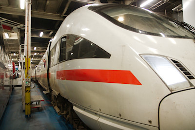 Der ICE steht im Bauch der Fähre von Dänemark nach Deutschland