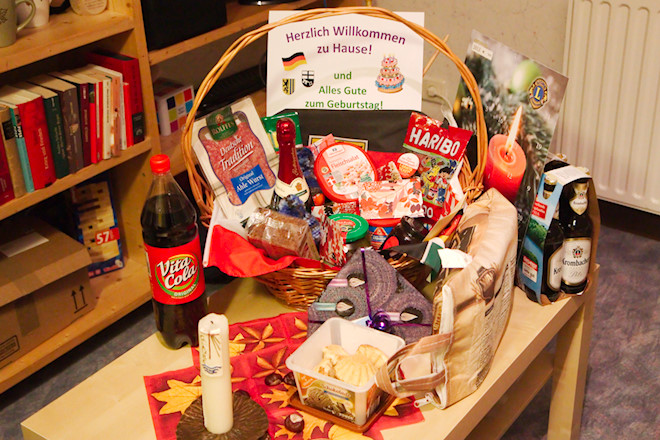 Was für ein willkommens Geschenk. Ein Präsentkorb mit all den Dingen, die wir auf der Reise vermisst haben.